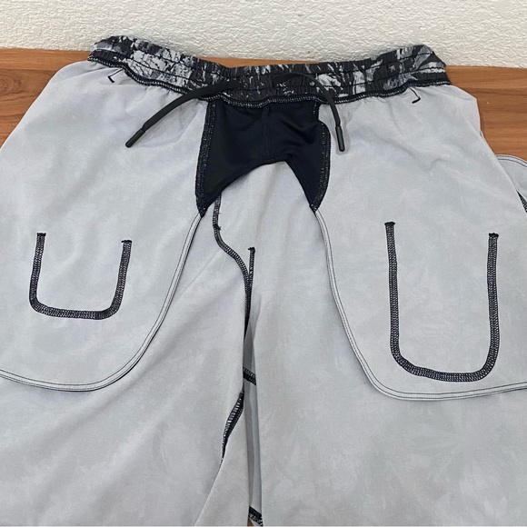 LULULEMON Pace Breaker Short 9" Linerless Men’s Shorts Canopy Ice Grey Black S - Picture 12 of 16